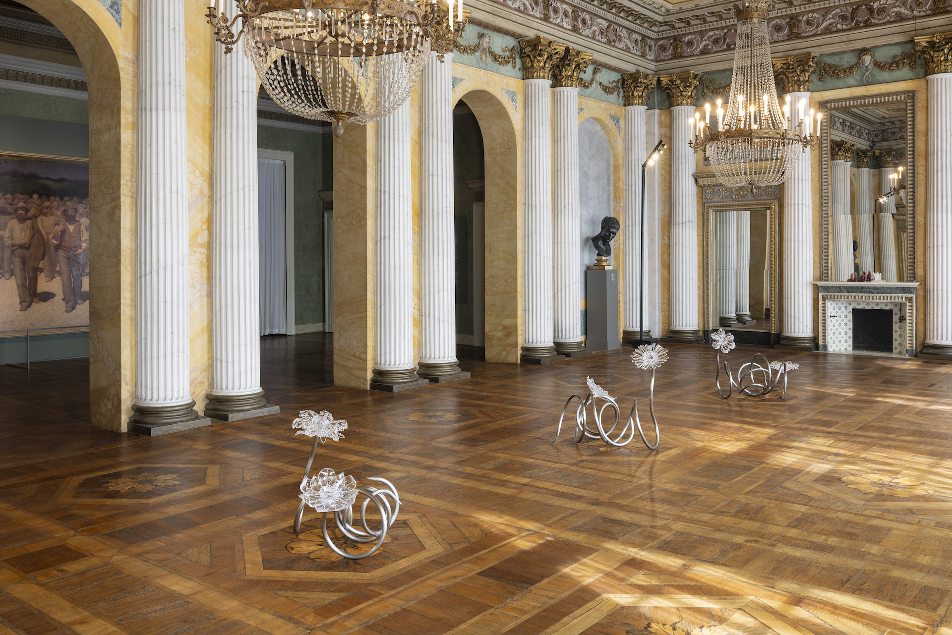 https://www.artribune.com/wp-content/uploads/2024/09/furla-serieskelly-akashi-converging-figures-installation-view-at-gam-milano-2024-courtesy-fondazione-furla-photo-andrea-rossetti-cc.jpg