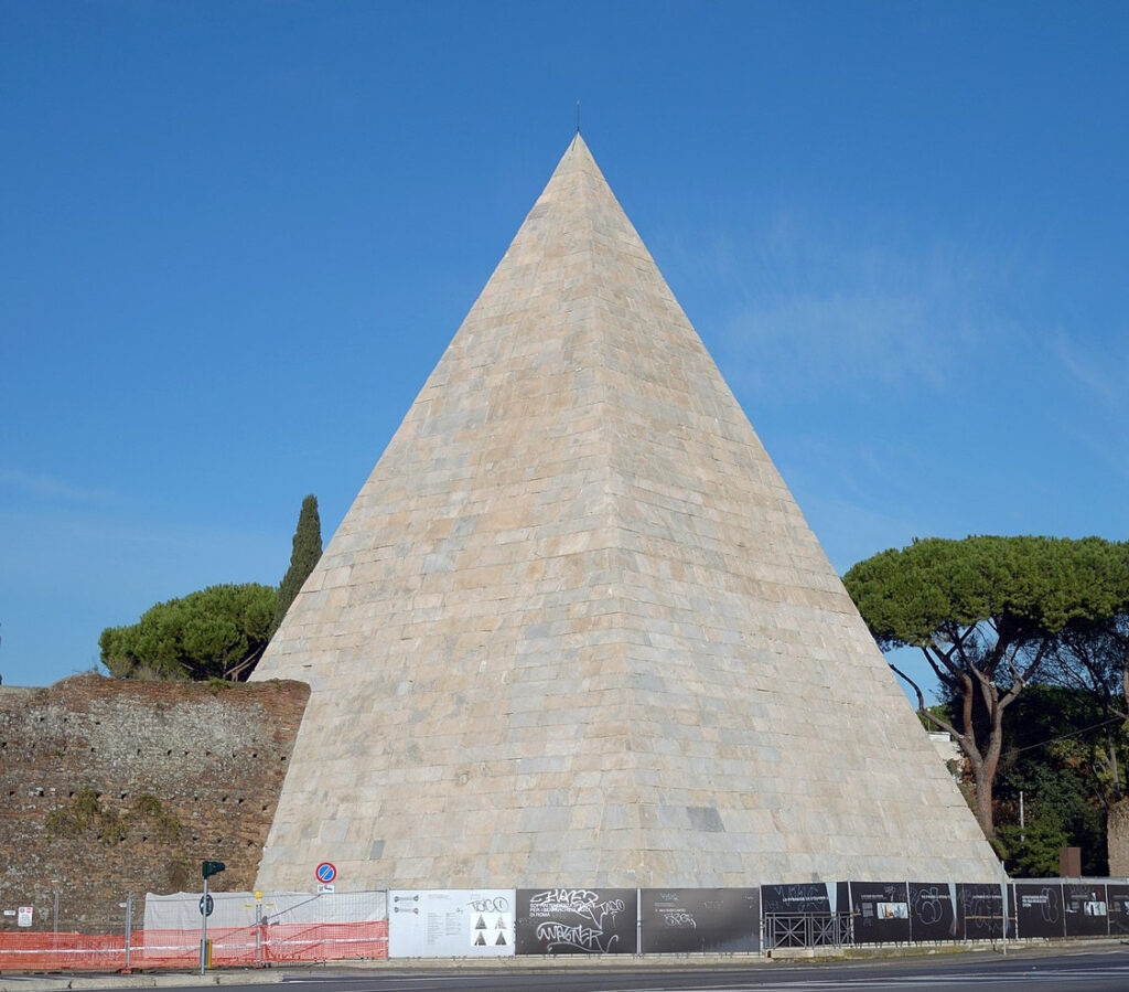 Per la prima volta arte contemporanea alla Piramide Cestia di Roma (e si potrà entrare dentro)