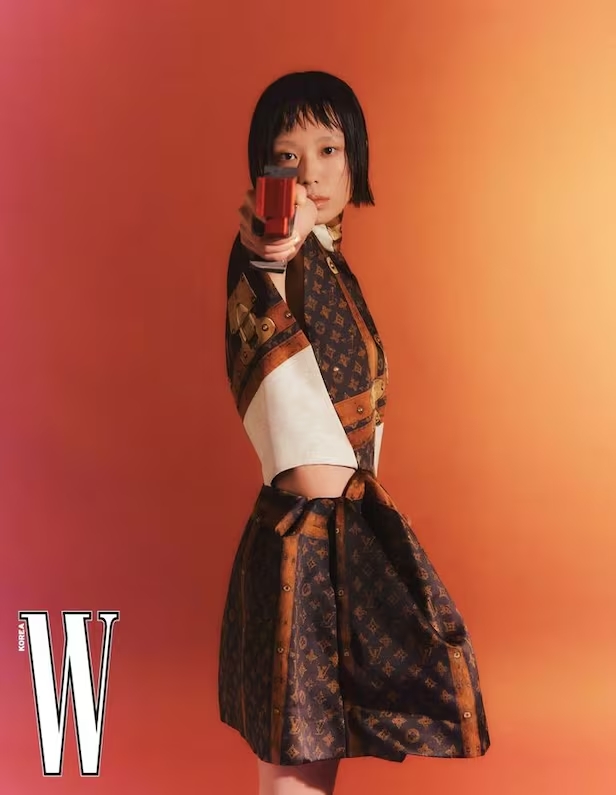 Kim Ye-JI in Louis Vuitton per il magazine W Korea