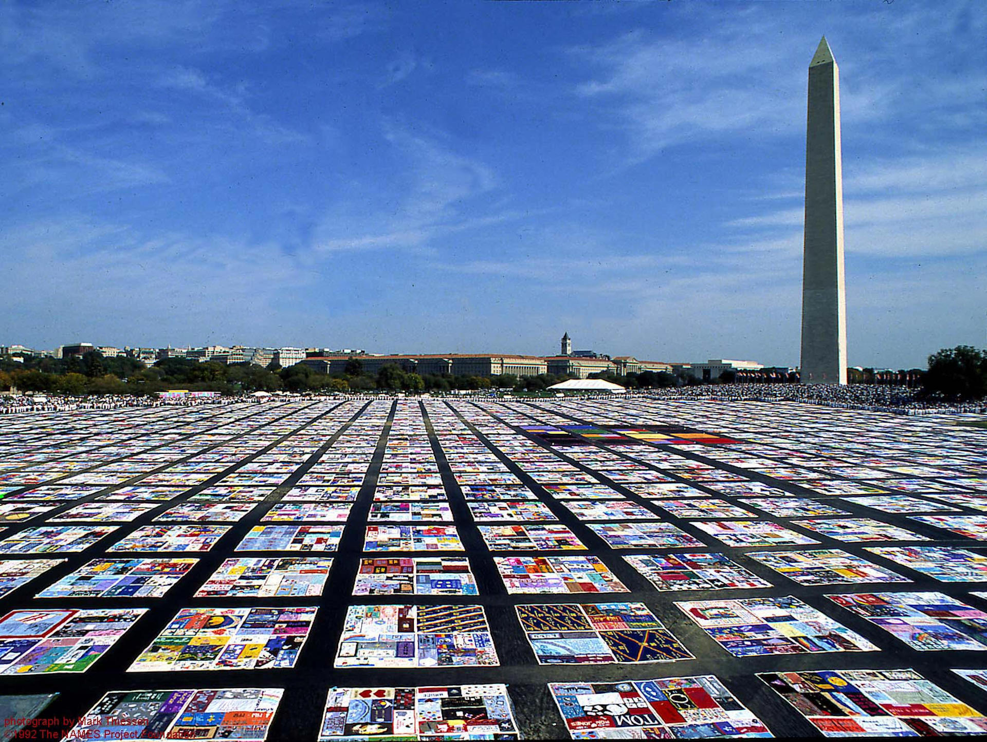 https://www.artribune.com/wp-content/uploads/2024/09/laids-memorial-quilt-a-washington-dc-usa-1987.jpeg