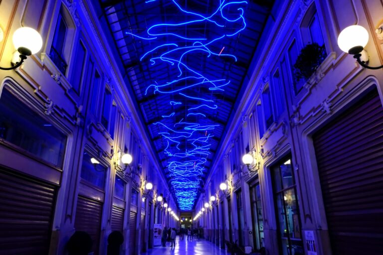 Marco GASTINI_L’energia che unisce si espande nel blu – opera permanente – Galleria Umberto I, Photo Matteo Montesano Courtesy FIAF