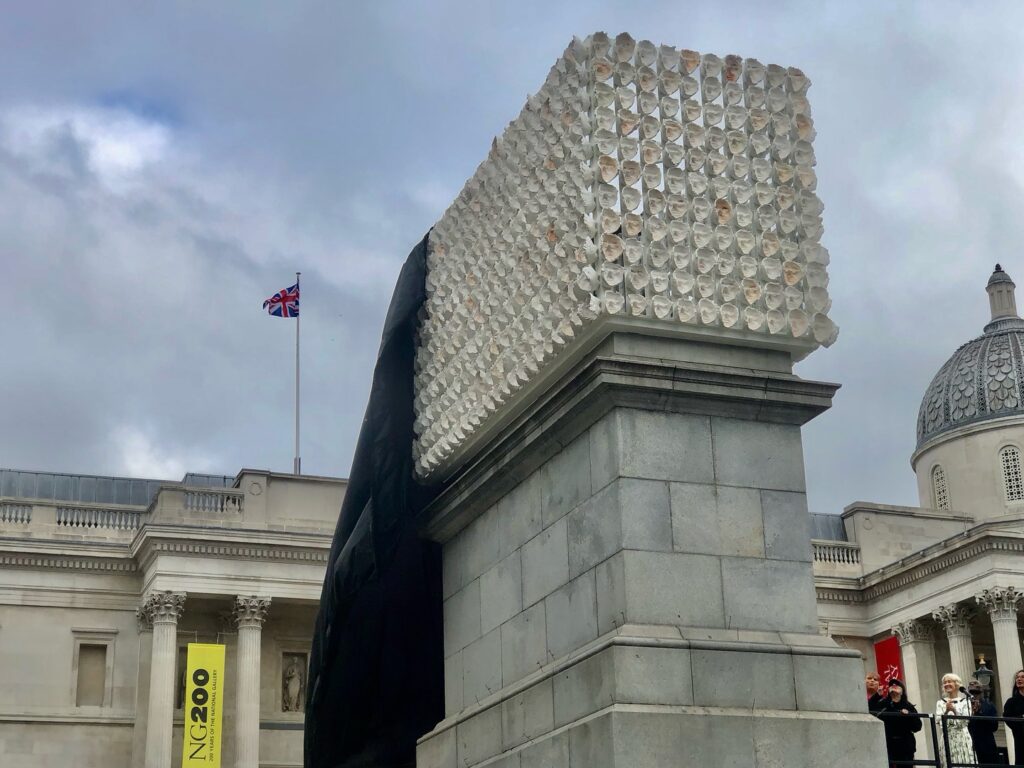 A Londra sul Quarto Plinto di Trafalgar Square inaugura l’opera-omaggio alla comunità trans