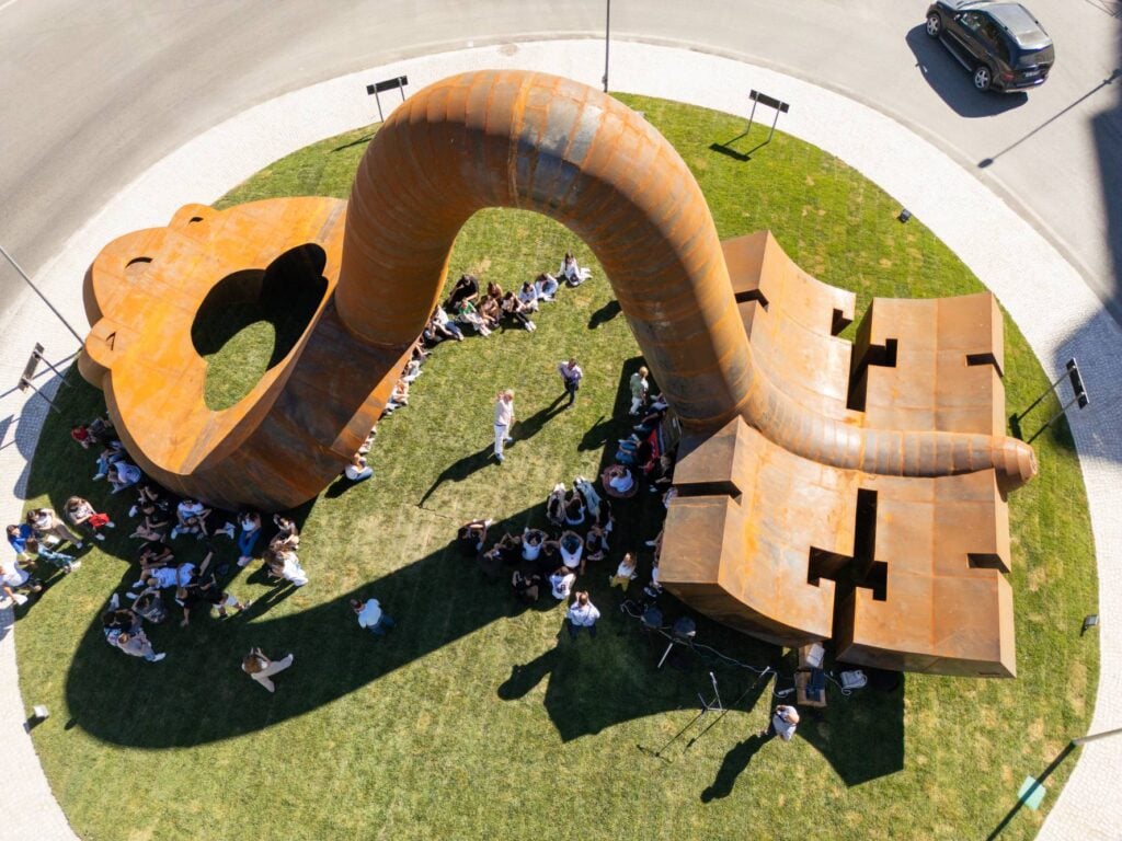 Arte pubblica in Albania. A Scutari spunta una chiave monumentale