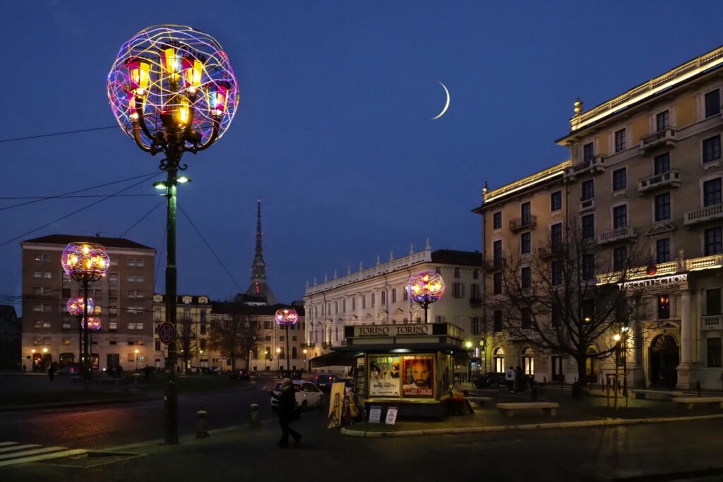 Si preparano per l’autunno  le Luci d’Artista a Torino: nuovo logo, nuove installazioni 