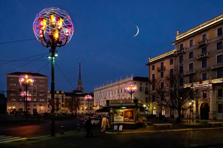 Si preparano per l’autunno  le Luci d’Artista a Torino: nuovo logo, nuove installazioni 