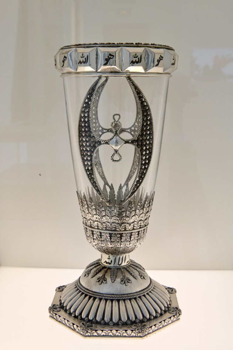 Ornate vase with the MTO Shahmaghsoudi® emblem, Iran, 20th century. Glass, silver. Courtesy of Musée d’Art et de Culture Soufis MTO. Photo by Flint Culture