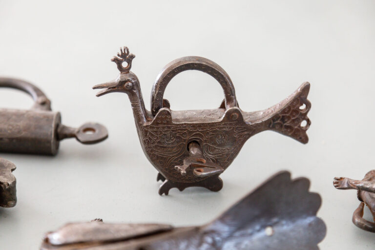 Padlock with peacock decoration and its key Iran, 20th century. Courtesy of Musée d’Art et de Culture Soufis MTO. Ferrous alloy with engraved decoration, plant fibers. Courtesy of Musée d’Art et de Culture Soufis MTO. Photo by Laurent Edeline