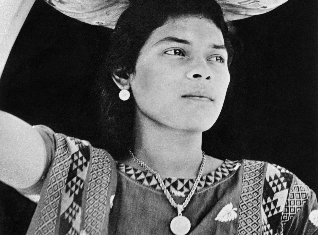 Tina Modotti, Donna di Tehuantepec, dettaglio