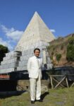 Yuzo Yagi alla Piramide Cestia