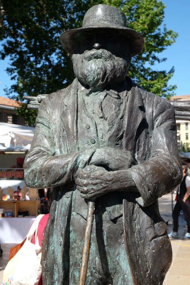 Aix en Provence, Francia. Una statua dedicata a Paul Cézanne nel centro della città. Photo Dario Bragaglia