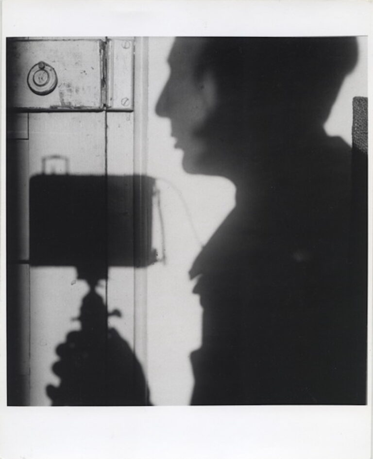 André Kertész, Autoritratto, Parigi ©Museo commemorativo André Kertész. Courtesy of André Kertész Memorial Museum