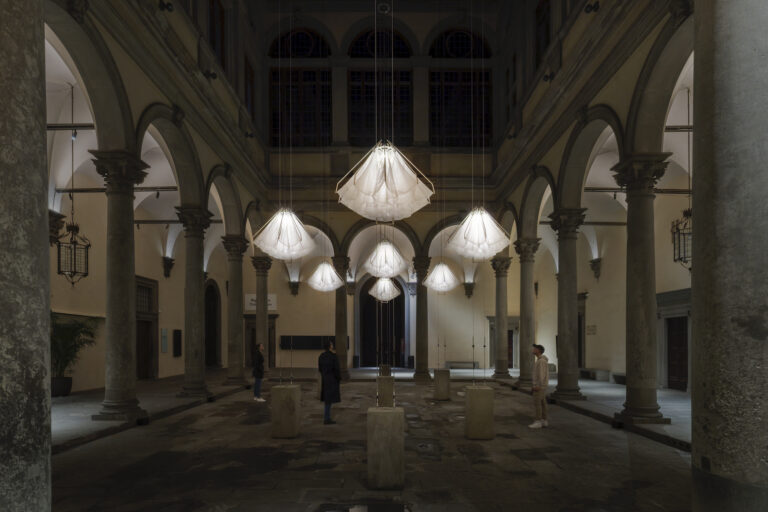 DRIFT, Shy Society, Palazzo Strozzi, Firenze, 2024. Photo Ela Bialkowska, OKNOstudio