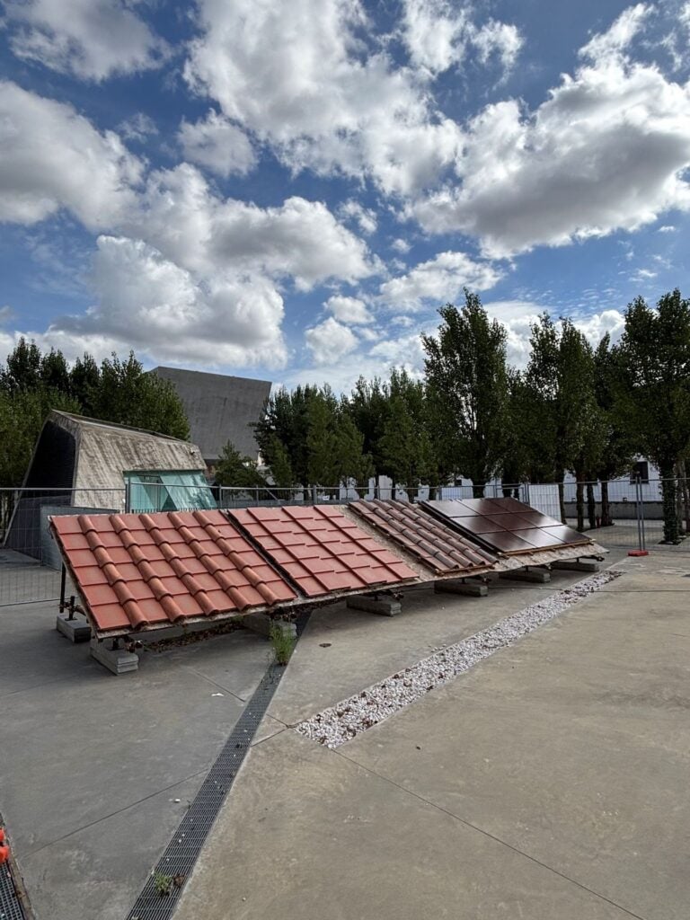 GrandeMAXXI, Cantiere Pilota tegole fotovoltaiche. Photo courtesy Fondazione MAXXI