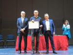 Medaglia Paolo Bodini Alessandro Peiretti e il sindaco Andrea Virgilio