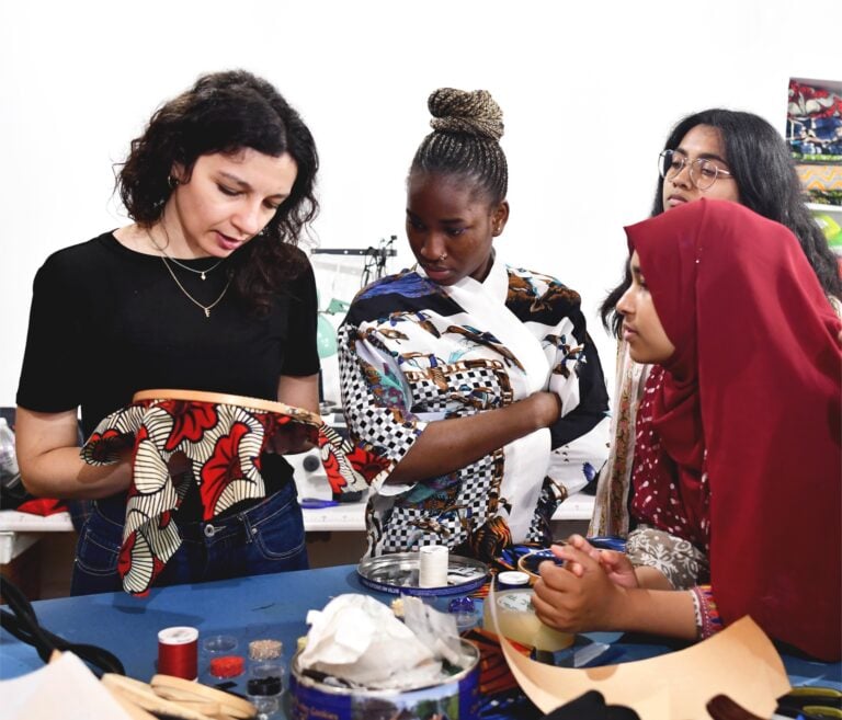 scuola di moda coloriage con accademia koefia A Roma il laboratorio di sartoria sociale Coloriage rinnova il suo spazio e la sua sua collezione