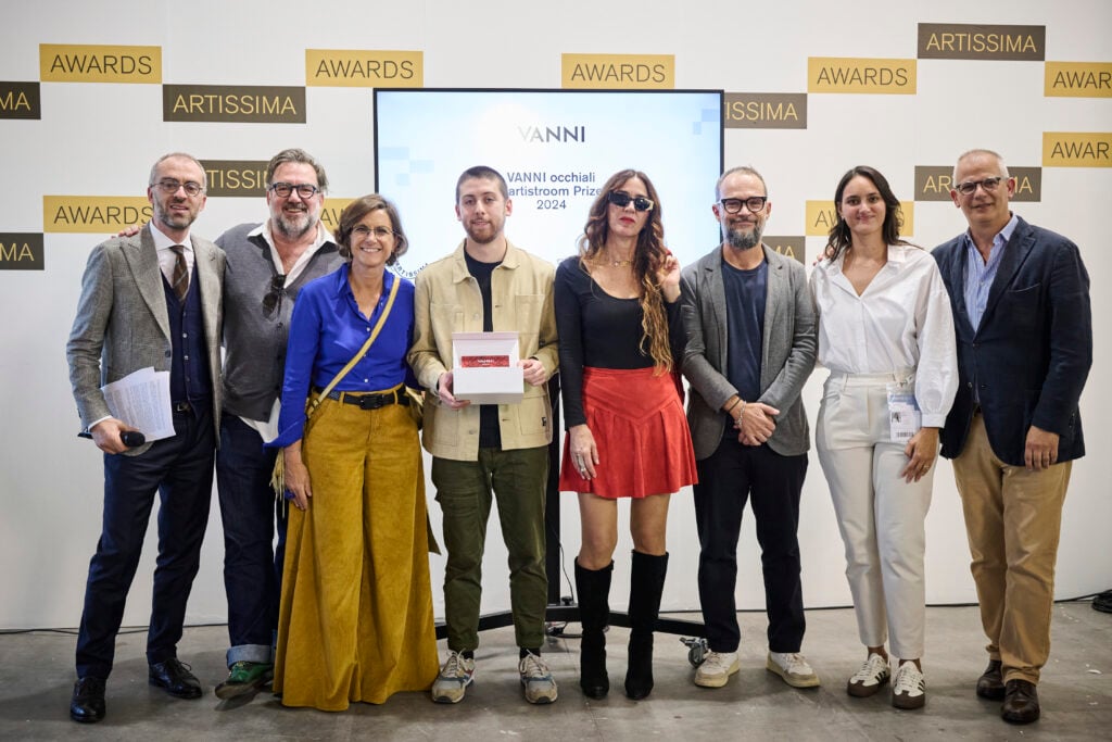 Artissima24 Premio VANNI occhiali #artistroom - Luigi Fassi, Dimitri Borri, giurato, Alessandra Girardi, co-CEO VANNI occhiali, Nicola Bizzarri, artista, Loredana Longo, giurata, Dino Vannini, giurato, Miral Rivalta, gallerista, Giovanni Vitaloni, presidente e CEO VANNI occhiali © Perottino Piva Castellano / Artissima 2024