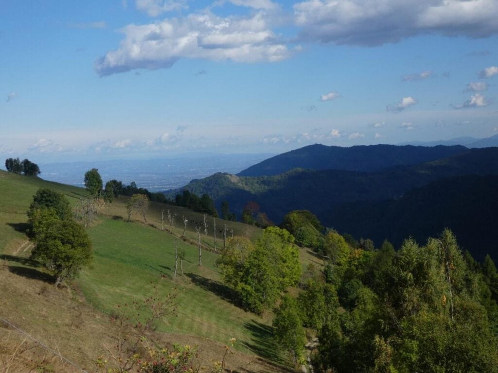 Una veduta dell’area sopra Frise, una delle borgate che saranno oggetto della residenza 