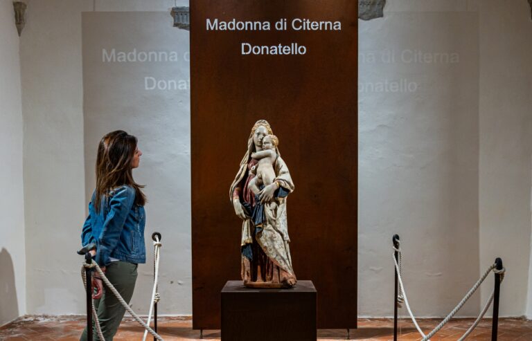 Citerna, Donatello, Madonna con bambino