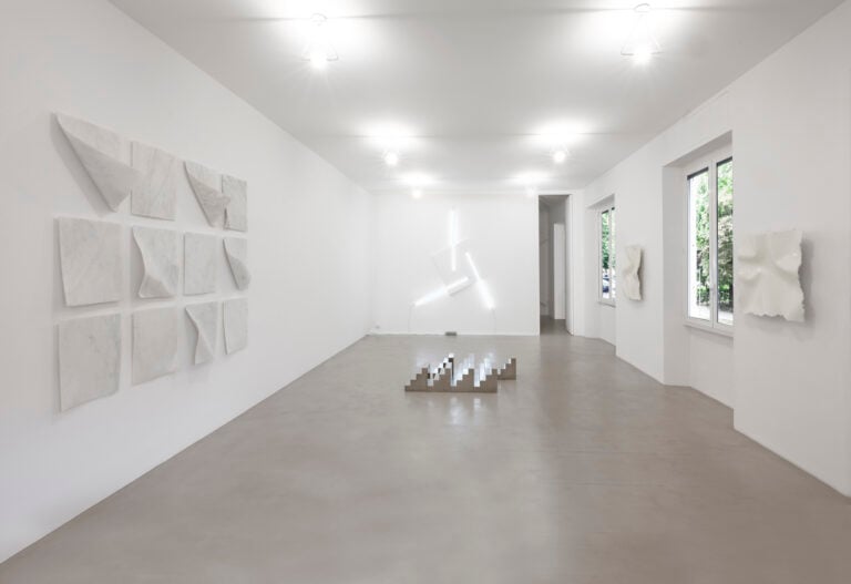 Dimensionare lo spazio, installation view at A arte Invernizzi, Milano, 2024. Courtesy A arte Invernizzi. Photo Bruno Bani