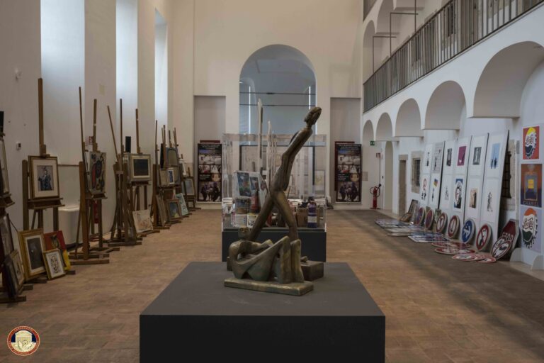 elz1461 Oltre 2.100 opere d’arte contemporanea confiscate dai Carabinieri: falsi e ricettazione nell’indagine