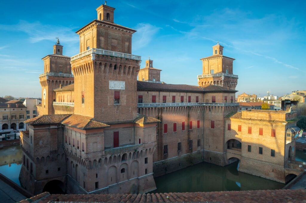 A Ferrara la chiusura per 4 anni del Castello Estense è necessaria ma è un problema