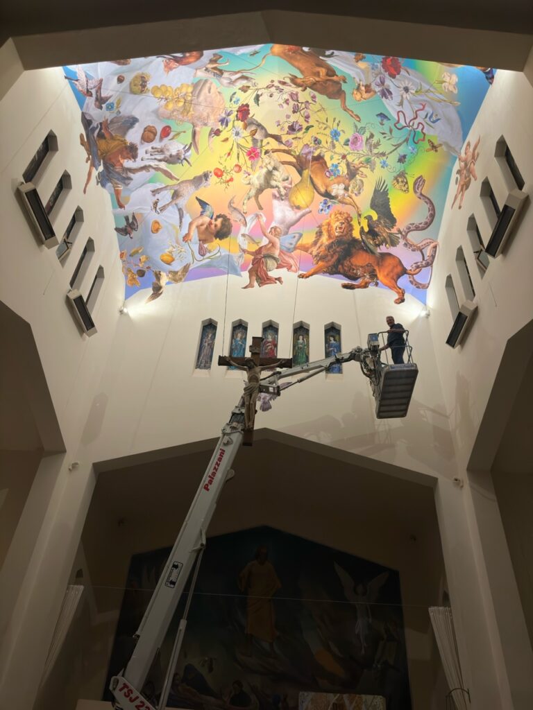 img7327 3 L’artista Austin Young realizza un’installazione permanente in una chiesa di Cosenza