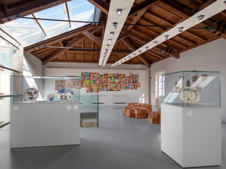 Installation view, Baj chez Baj, Museo della Ceramica di Savona. Foto Claudio Pagnacco