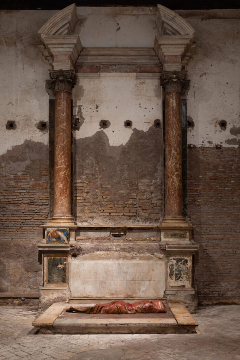 Jill Mulleady, Fiamma Rossa, installation view at Sant'Andrea de Scaphis, Roma, 2024. Photo Daniele Molajoli