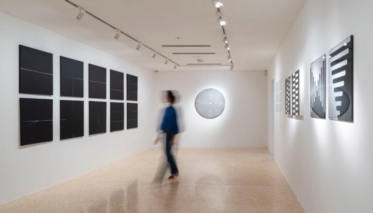 Marina Apollonio. Oltre il cerchio. Installation view alla Peggy Guggenheim Collection, Venezia, 2024 © Photo Matteo De Fina