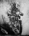 Motorcyclist, Budapest, c. 1923 Gelatin silver print, printed later © ESTATE OF MARTIN MUNKACSI – Courtesy Howard Greenberg Gallery and Paci contemporary gallery (Brescia-Porto Cervo, IT) cm 35 x 27,5 ca. / inches 13,8 x 10,8 ca