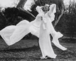 Peignoir in a Soft Breeze, Harper’s Bazaar, June 1936 Gelatin silver print, printed later © ESTATE OF MARTIN MUNKACSI – Courtesy Howard Greenberg Gallery and Paci contemporary gallery (Brescia-Porto Cervo, IT) cm 35 x 27,5 ca. / inches 13,8 x 10,8 ca