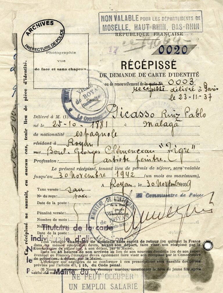 Ricevuta per la richiesta per la carta d'identità di Pablo Picasso con impronte digitali, archivio prefettura