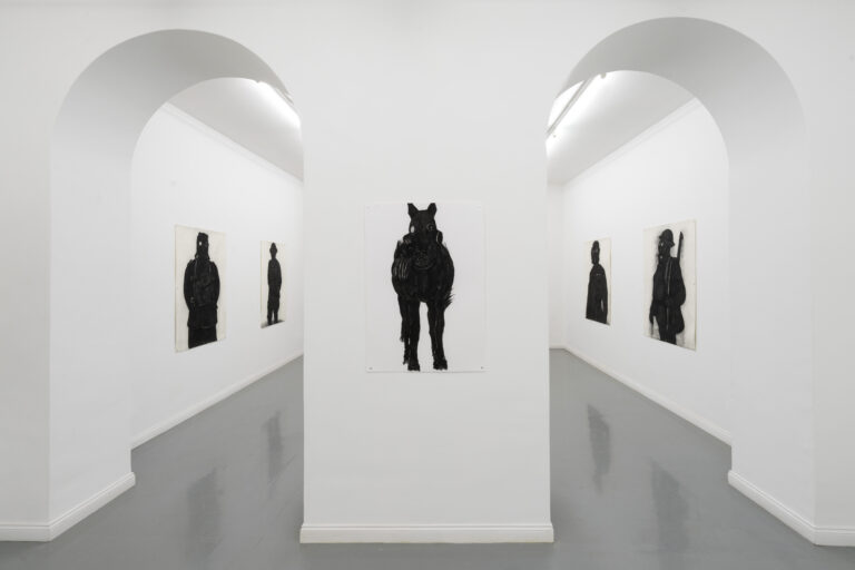 Felix Shumba, a following year, 2024. Veduta della mostra alla Galleria Fonti, Napoli. Foto Amedeo Benestante. C.sy l’Artista e Galleria Fonti, Napoli