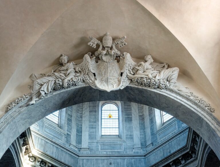 Santa Maria del Popolo, Arco navata centrale, decorazione