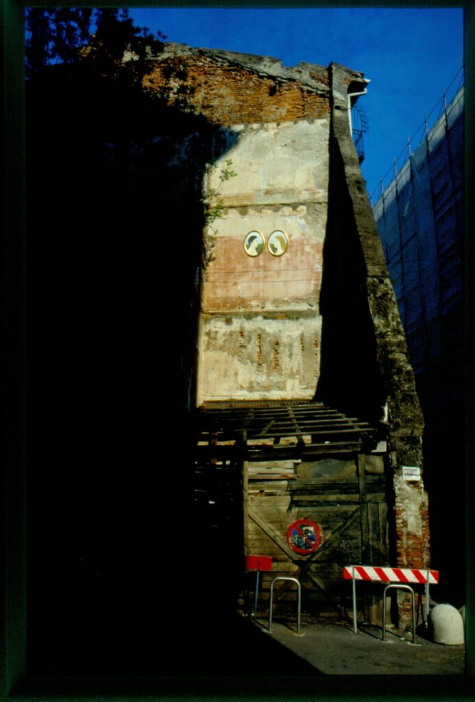 3. Anna Valeria Borsari, Spaccato Urbano, via Anfiteatro 7, Milano (1999)