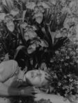 Claude Cahun, Autoportrait aux orchidées, 1939. Courtesy Alberta Pane