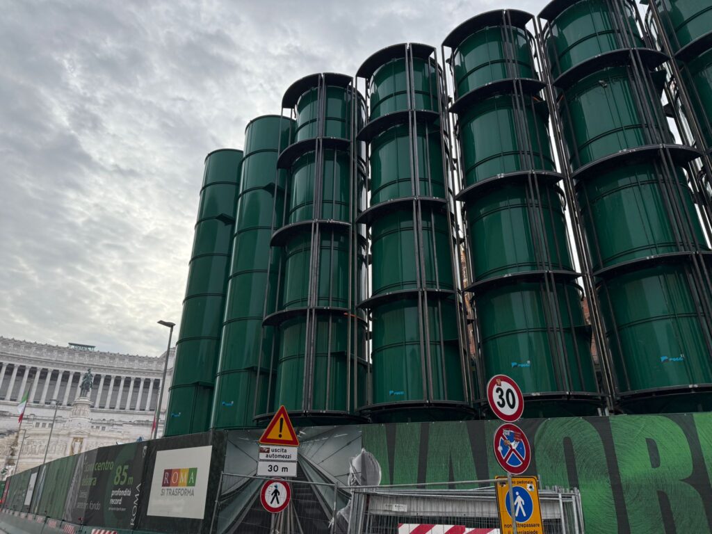 I silos del cantiere della Metro C a Piazza Venezia