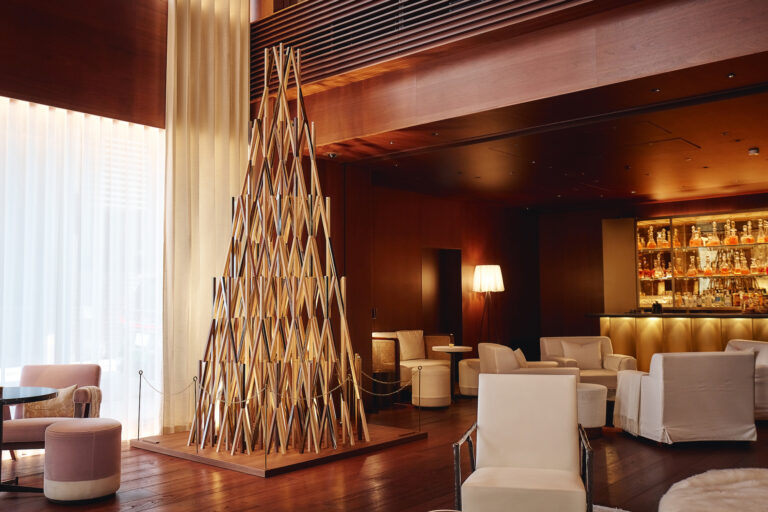 Kengo Kuma, Kigumi, albero di Natale per l'EDITION Hotel di Ginza a Tokyo