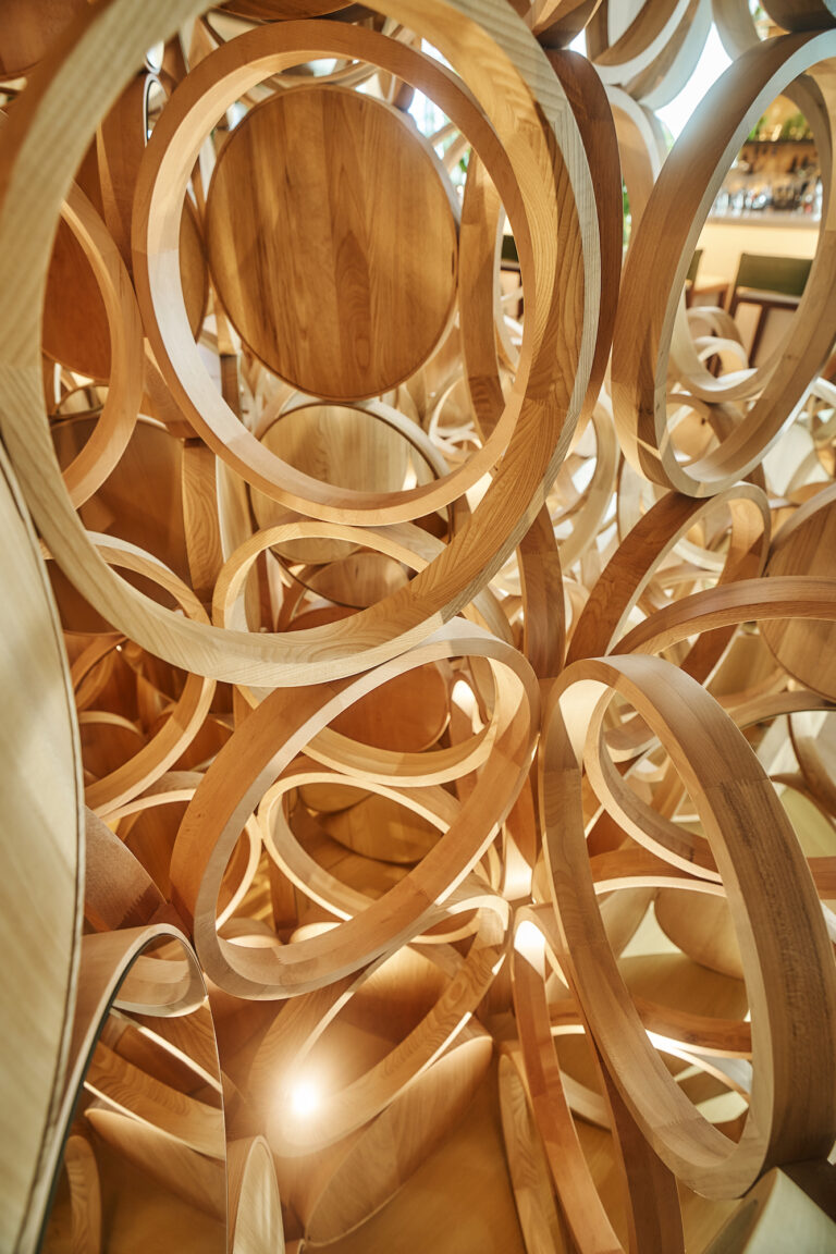 Kengo Kuma, Komorebi, albero di Natale per l'EDITION Hotel di Toranomon a Tokyo