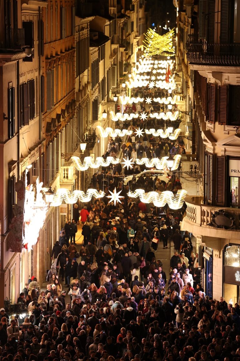 Le luminarie di Bulgari a Roma. Photo Daniele Venturelli