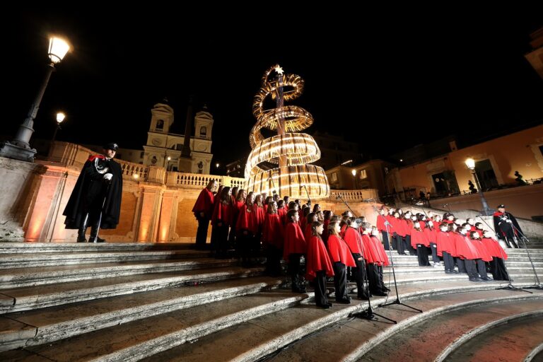 Le luminarie di Bulgari a Roma. Photo Daniele Venturelli