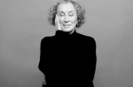 Uscita la raccolta delle migliori poesie di Margaret Atwood. Da leggere