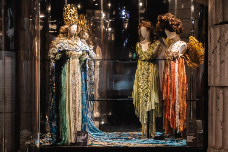 sogno di una notte di mezza estate cblack alpaca production Si arricchisce la mostra di costumi di scena del cinema negli studios di Cinecittà a Roma