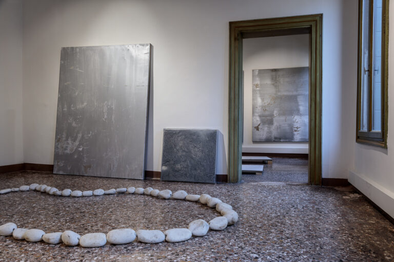 Paolo Toffolutti, Soggetti Smarriti, 2024, vista della mostra, Spazio Arte Contemporanea, Venezia, foto D. Capra