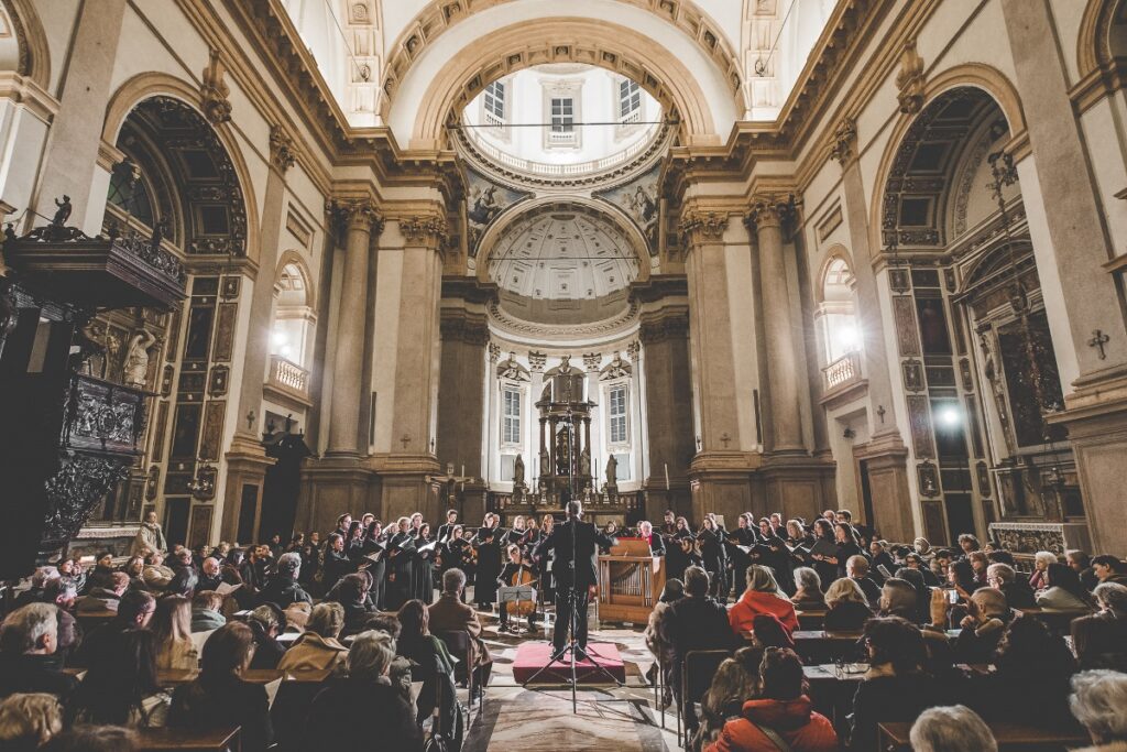 Gabriele Conti e Coro da Camera di Varese. Foto Riccardo Trudi Diotallevi 