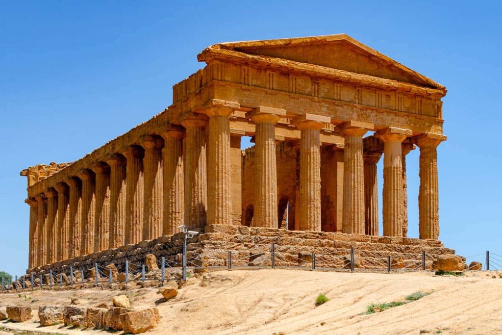 agrigento valle dei templi tempio della concordia 1 L’Efebo d’Oro e il Convegno di Studi Pirandelliani. Agrigento Capitale forse si riprende le due manifestazioni