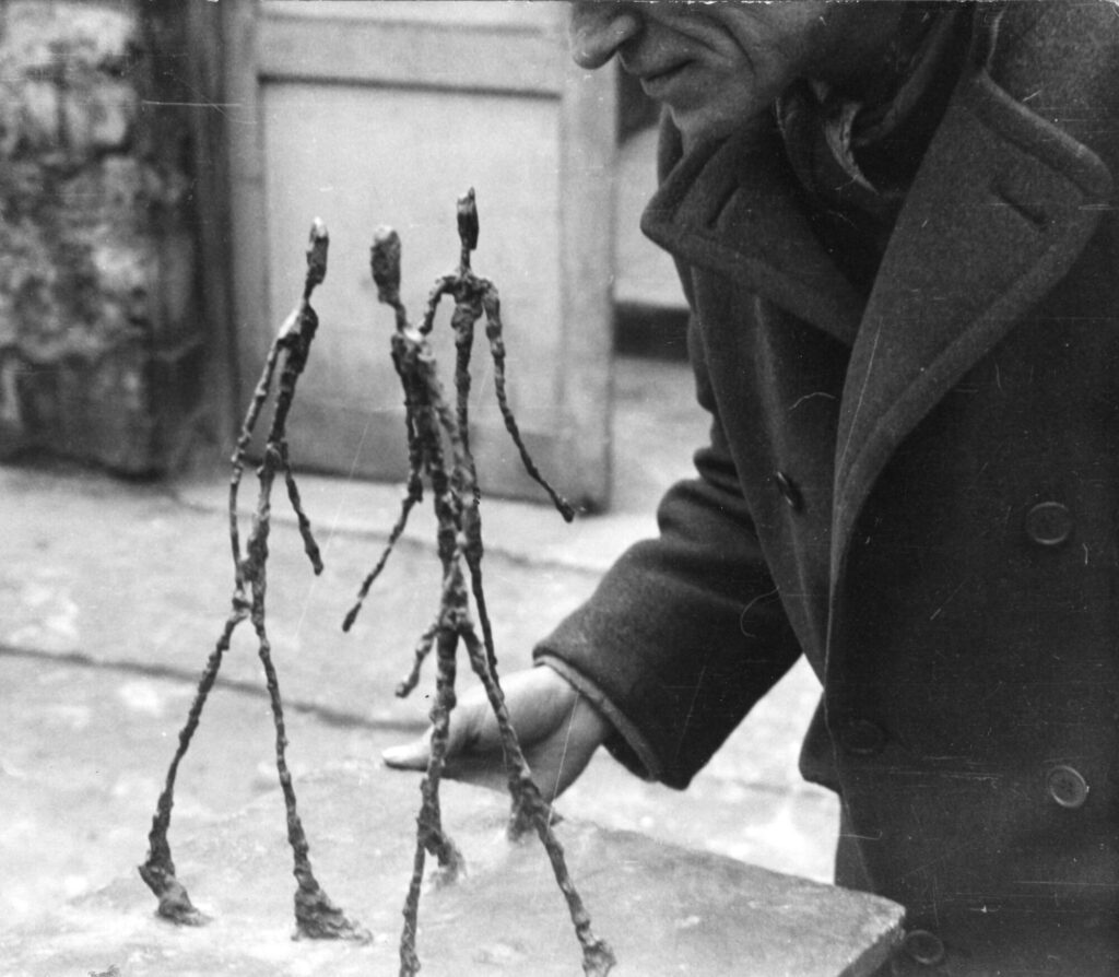 alberto giacometti holding three men walking 1940s archives fondation giacometti courtesy succession alberto giacometti adagp paris La scultura di Giacometti a confronto con l’arte contemporanea: tre mostre al Barbican di Londra