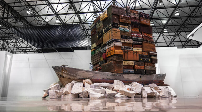 Ahmet Güneştekin, Refugee boat, installazione