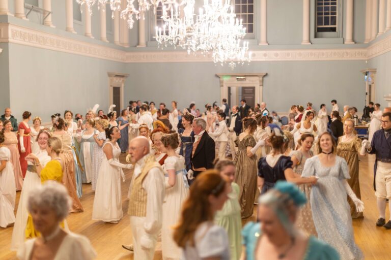 Ballo in costume in occasione del Jane Austen Festival di Bath. Courtesy Sean Strange Photography