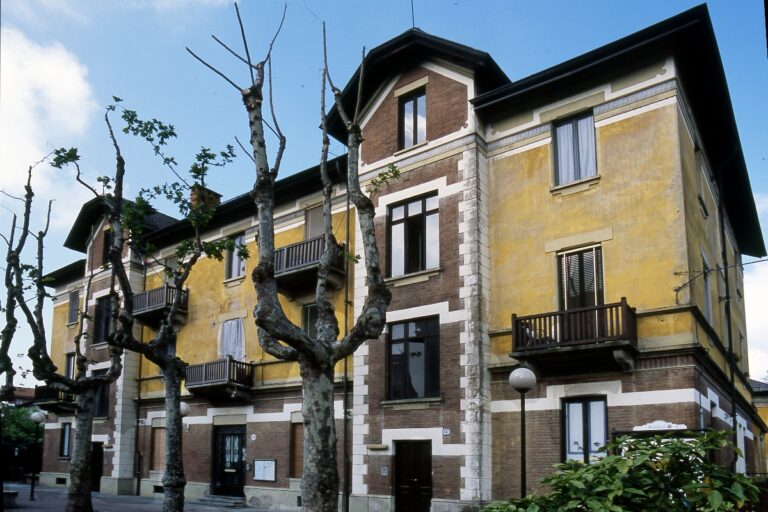 Casa degli impiegati, Villaggio Leumann, Collegno